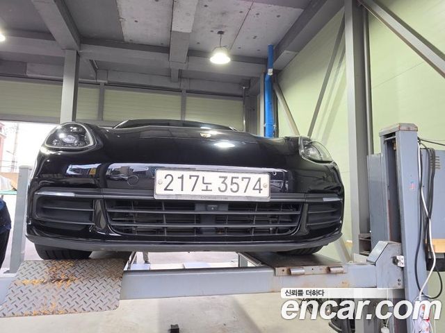 Porsche Panamera 2018 — photo 1