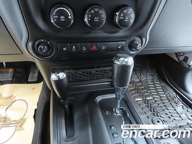 Jeep Wrangler 2014 — photo 11