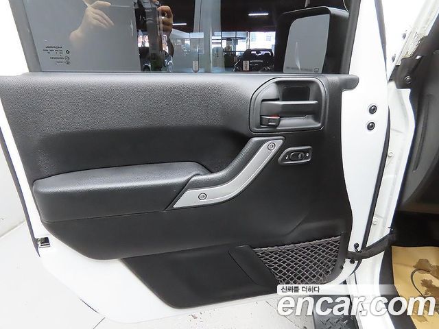 Jeep Wrangler 2014 — photo 13