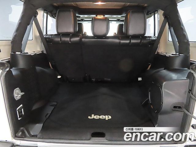 Jeep Wrangler 2014 — photo 17