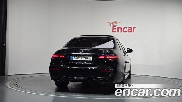 Mercedes-Benz E-Class 2023 — photo 4