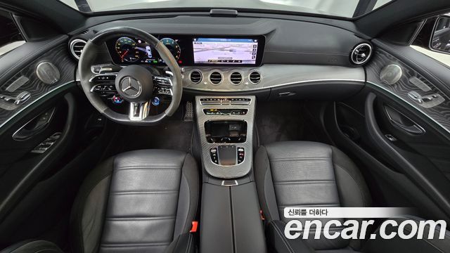 Mercedes-Benz E-Class 2023 — photo 10
