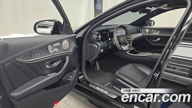 Mercedes-Benz E-Class 2023 — photo 13
