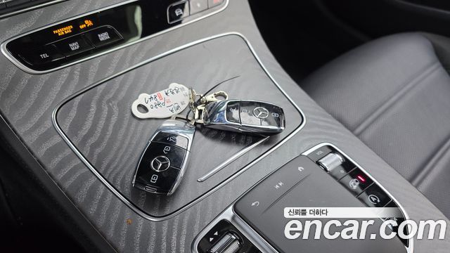 Mercedes-Benz E-Class 2023 — photo 21