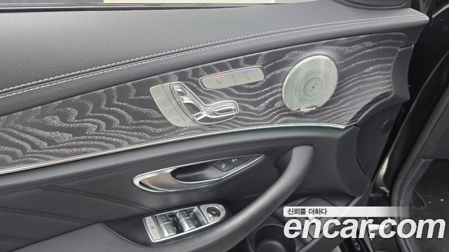 Mercedes-Benz E-Class 2023 — photo 24