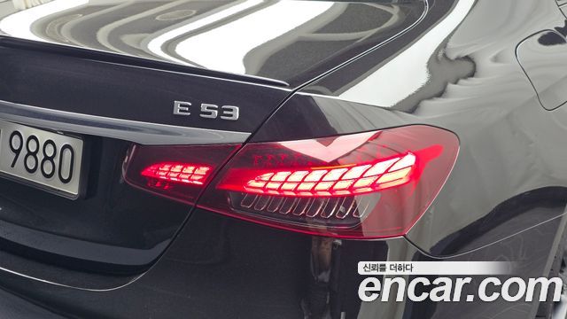 Mercedes-Benz E-Class 2023 — photo 9
