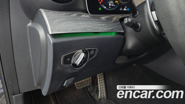 Mercedes-Benz E-Class 2023 — photo 28