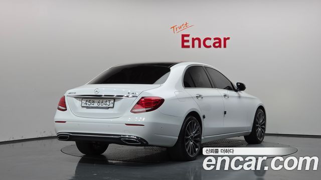 Mercedes-Benz E-Class 2019 — photo 2