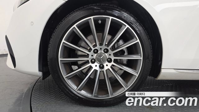 Mercedes-Benz E-Class 2019 — photo 5