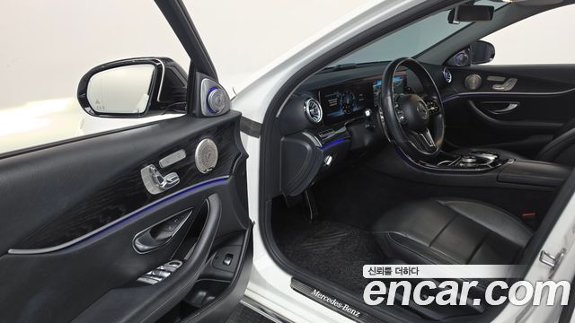 Mercedes-Benz E-Class 2019 — photo 13