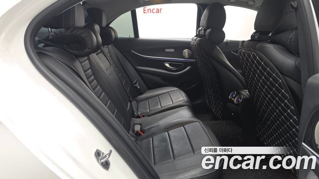 Mercedes-Benz E-Class 2019 — photo 17