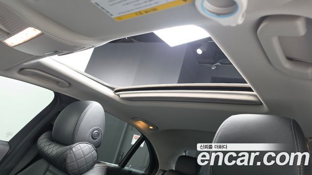 Mercedes-Benz E-Class 2019 — photo 24