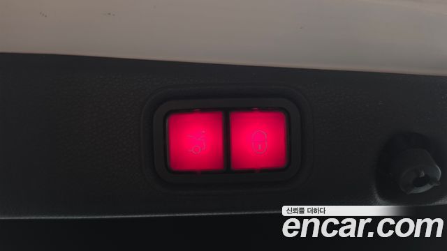 Mercedes-Benz E-Class 2019 — photo 25