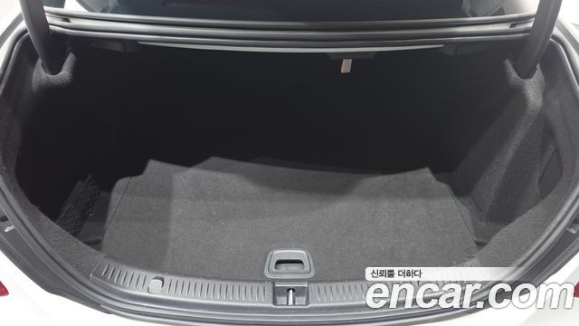 Mercedes-Benz E-Class 2019 — photo 26