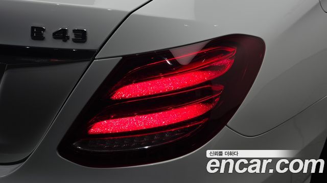 Mercedes-Benz E-Class 2019 — photo 9