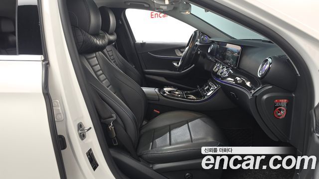 Mercedes-Benz E-Class 2019 — photo 16