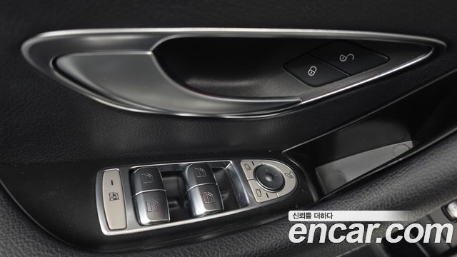 Mercedes-Benz E-Class 2019 — photo 30