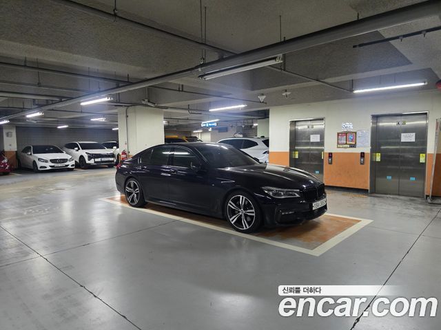 BMW 7-Series 2018 — photo 4