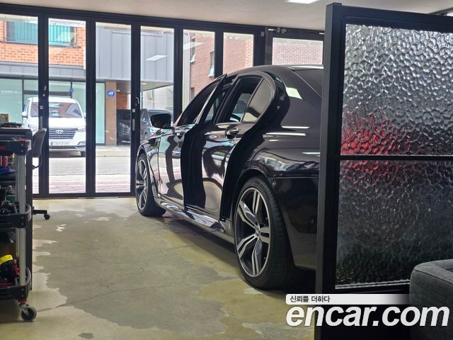 BMW 7-Series 2018 — photo 7