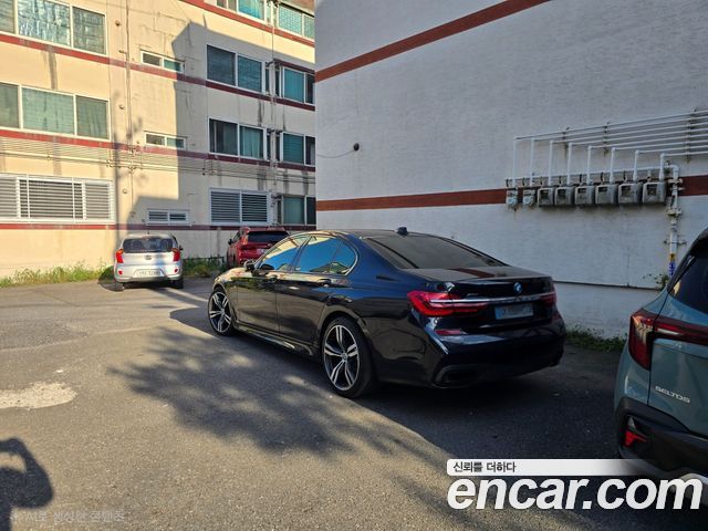 BMW 7-Series 2018 — photo 8