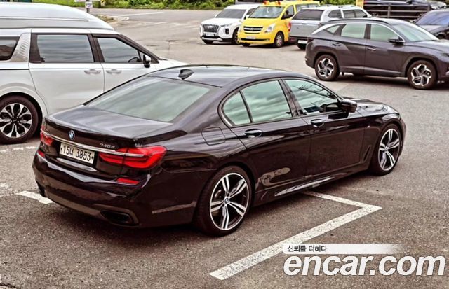 BMW 7-Series 2018 — photo 10