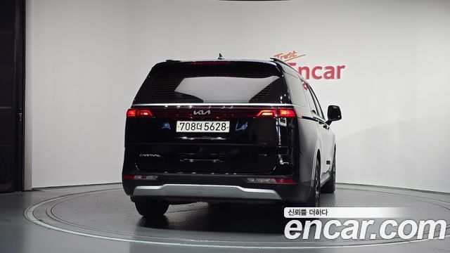 Kia Canival 2022 — photo 4