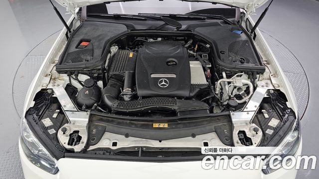 Mercedes-Benz E-Class 2023 — photo 6