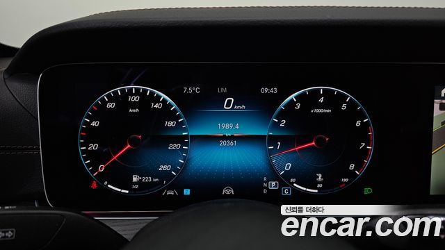 Mercedes-Benz E-Class 2023 — photo 11