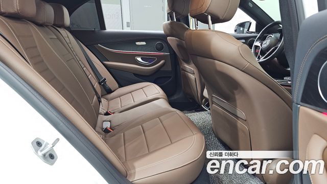 Mercedes-Benz E-Class 2023 — photo 17