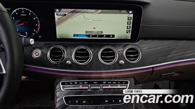 Mercedes-Benz E-Class 2023 — photo 20