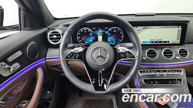 Mercedes-Benz E-Class 2023 — photo 21