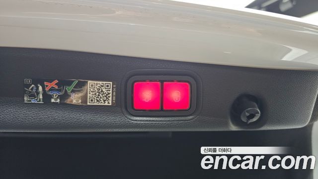 Mercedes-Benz E-Class 2023 — photo 24