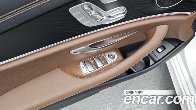 Mercedes-Benz E-Class 2023 — photo 25