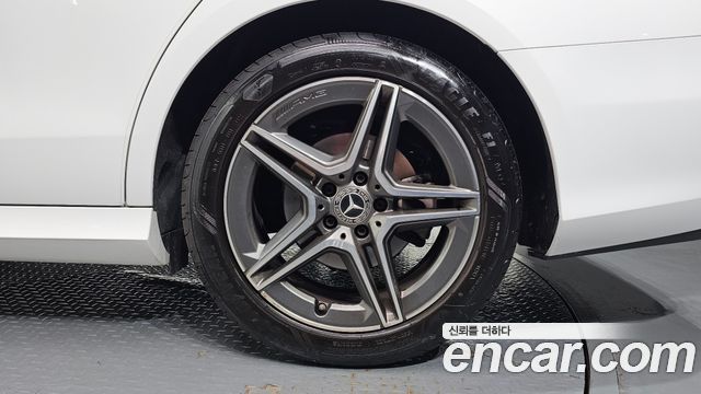 Mercedes-Benz E-Class 2023 — photo 7