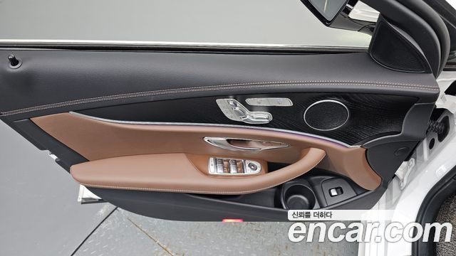 Mercedes-Benz E-Class 2023 — photo 14