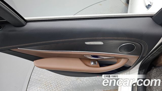 Mercedes-Benz E-Class 2023 — photo 15