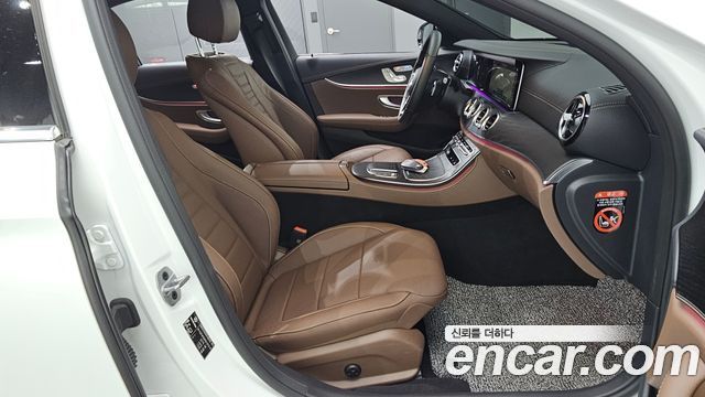 Mercedes-Benz E-Class 2023 — photo 16