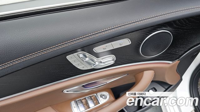 Mercedes-Benz E-Class 2023 — photo 35