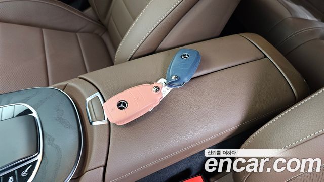 Mercedes-Benz E-Class 2023 — photo 36