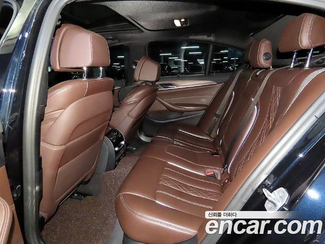 BMW 5-Series 2020 — photo 7