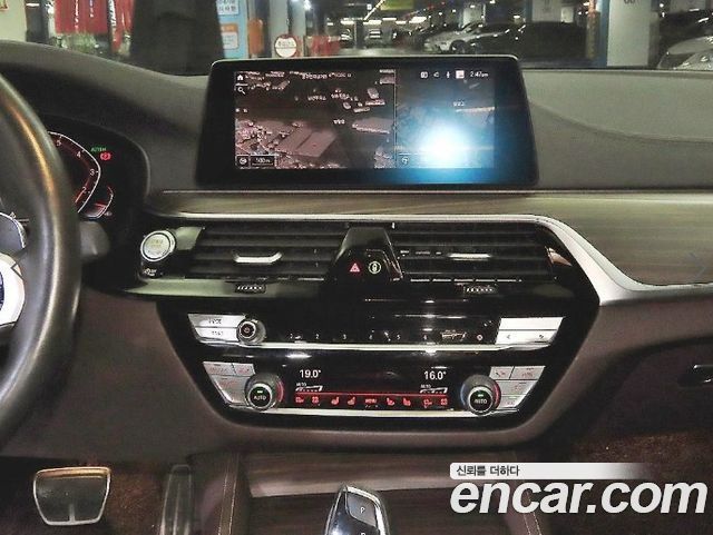 BMW 5-Series 2020 — photo 11