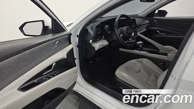 Hyundai AVANTE 2021 — photo 17