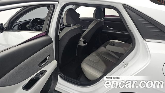 Hyundai AVANTE 2021 — photo 18