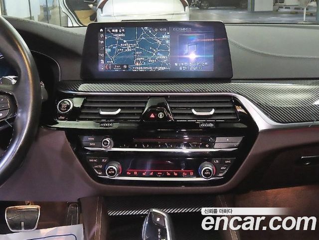 BMW 5-Series 2017 — photo 12