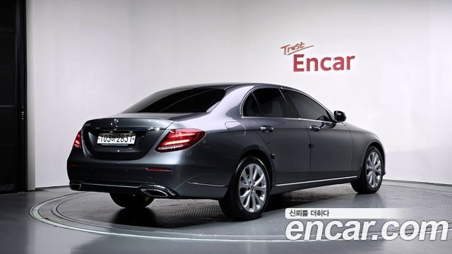 Mercedes-Benz E-Class 2019 — photo 2