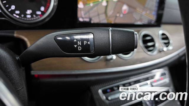 Mercedes-Benz E-Class 2019 — photo 12