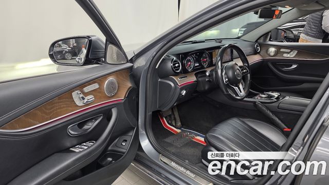 Mercedes-Benz E-Class 2019 — photo 13