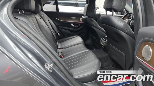 Mercedes-Benz E-Class 2019 — photo 17