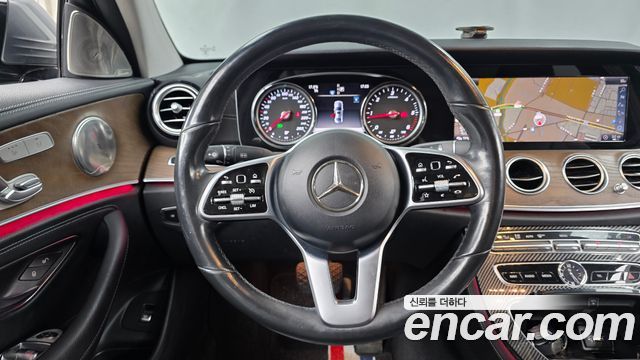 Mercedes-Benz E-Class 2019 — photo 18