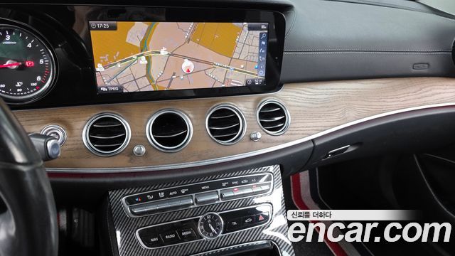 Mercedes-Benz E-Class 2019 — photo 19
